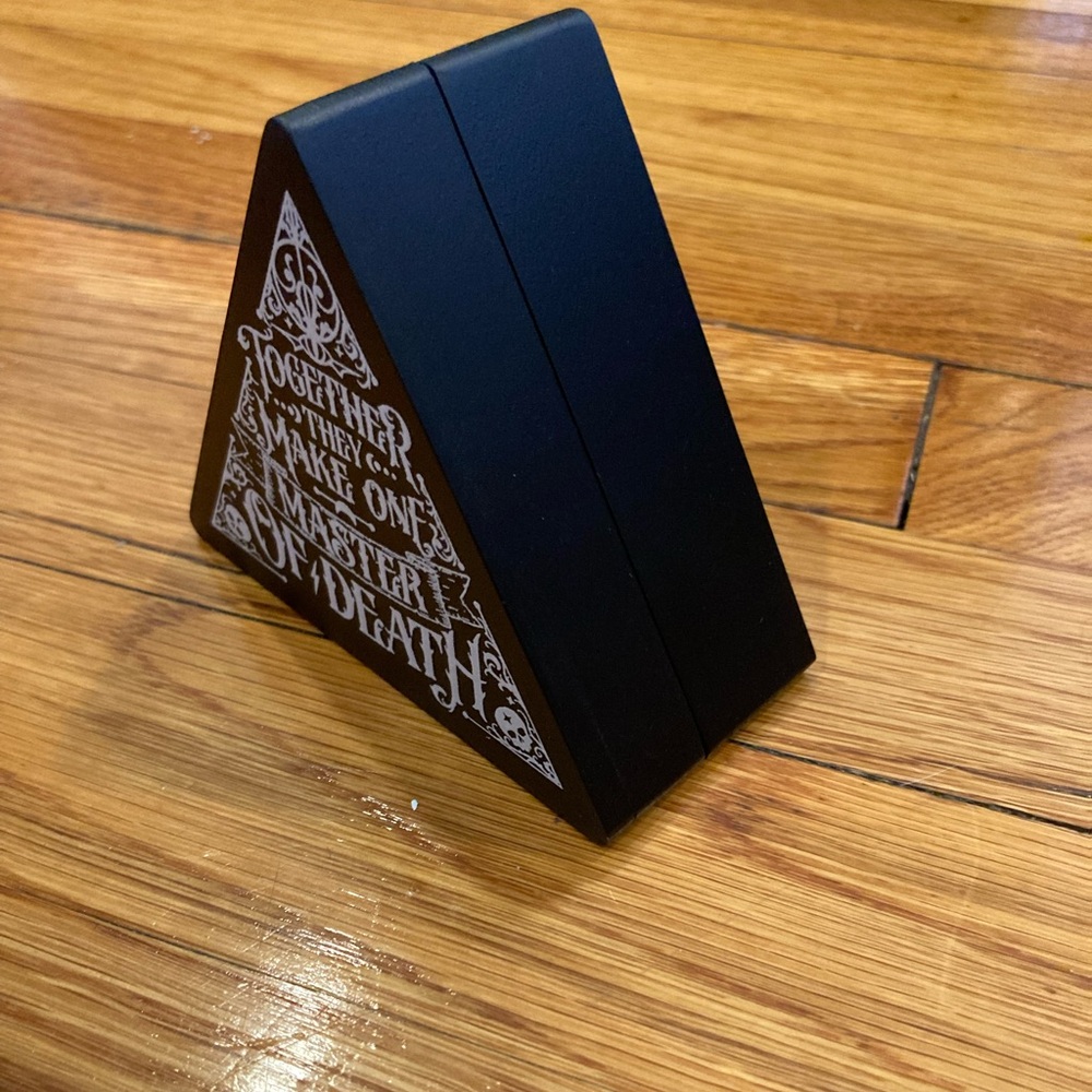 Harry Potter Deathly Hallows Magnetic Trinket Box and Pin - Picture 5 of 9